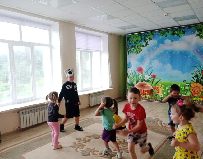 "Подвижные игры; радость и здоровье" "Подвижные игры; радость и здоровье".